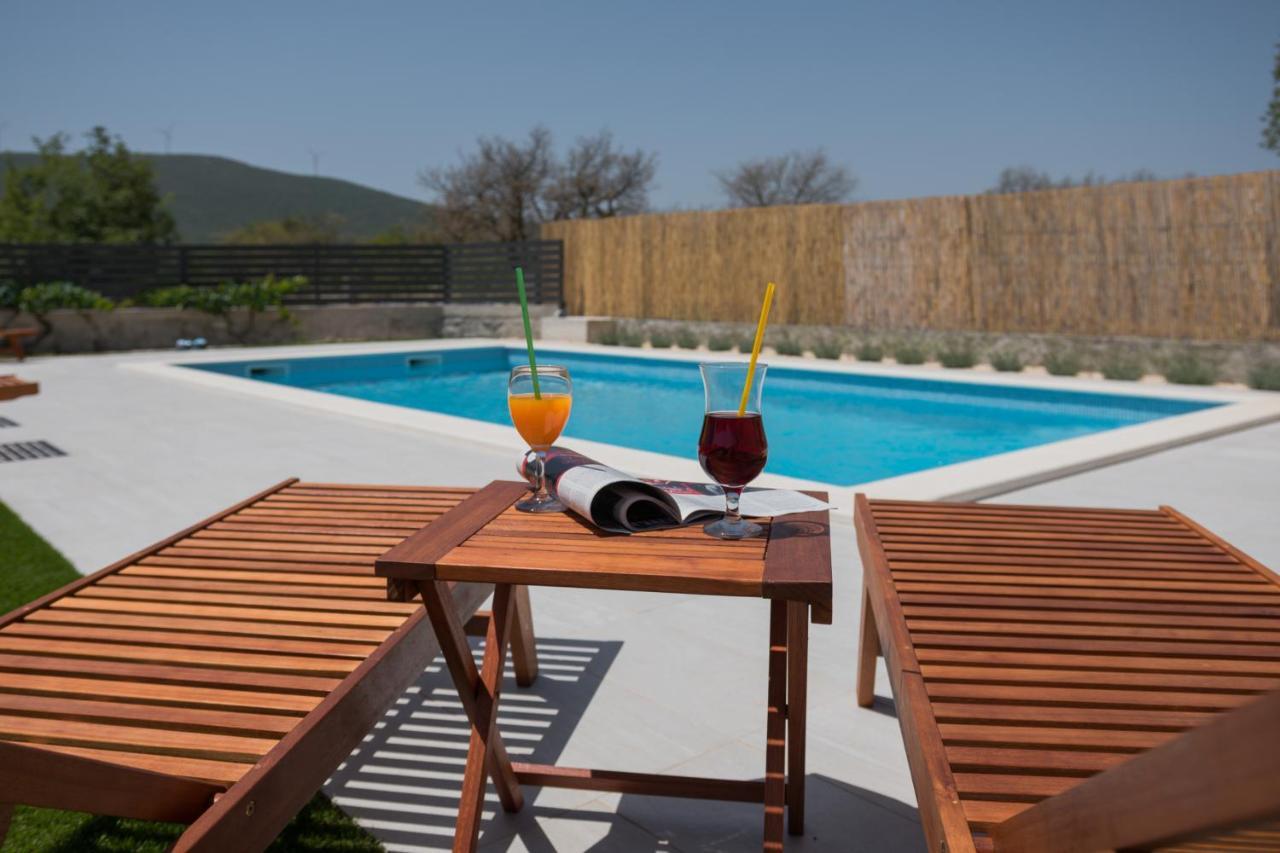 Apartments Brkic Lozovac Bagian luar foto