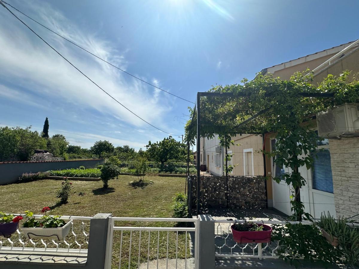 Apartments Brkic Lozovac Bagian luar foto