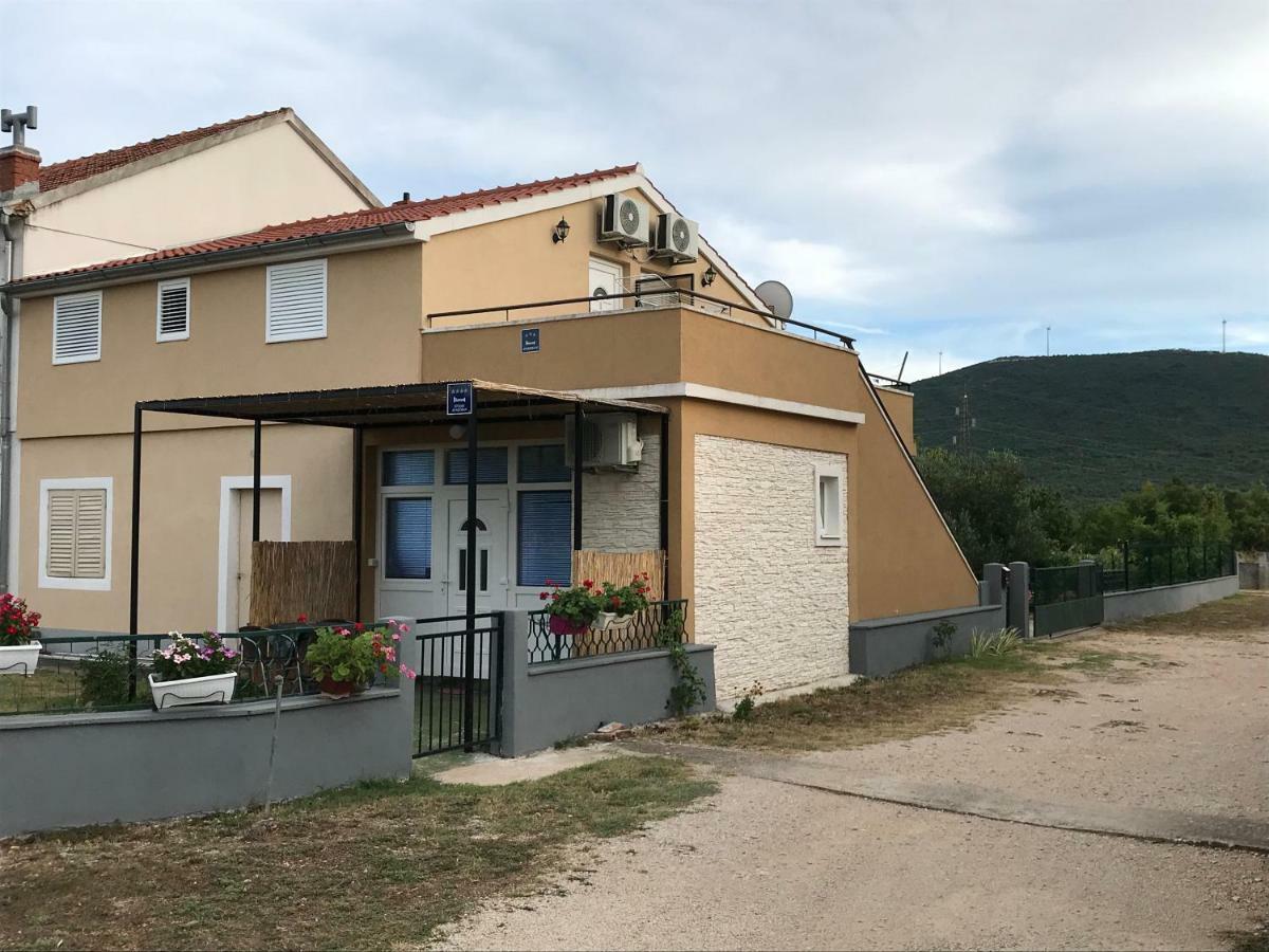 Apartments Brkic Lozovac Bagian luar foto